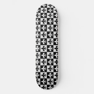 Sichtbares Schwarz-weißes Fleur-De-Lis-Muster Skateboard
