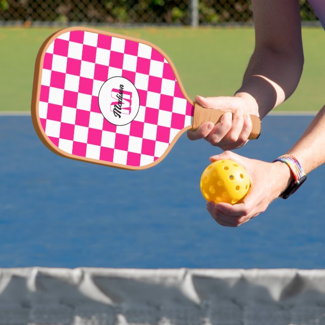 Sichtbares, weißes, rosa Retro-Monogramm Pickleball Schläger (InSitu)