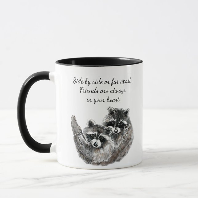 Side by Side oder Far Apart Friends Quote Raccoon Tasse (Links)