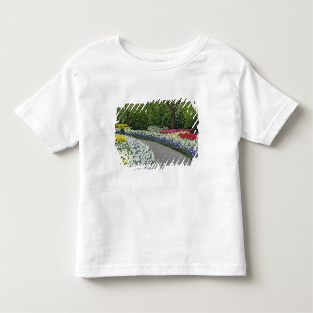 Sidewalk durch Tulpen und Daffodien, Kleinkind T-shirt (Vorderseite)