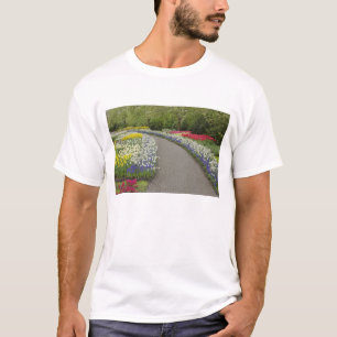 Sidewalk durch Tulpen und daffodils, 2 T-Shirt