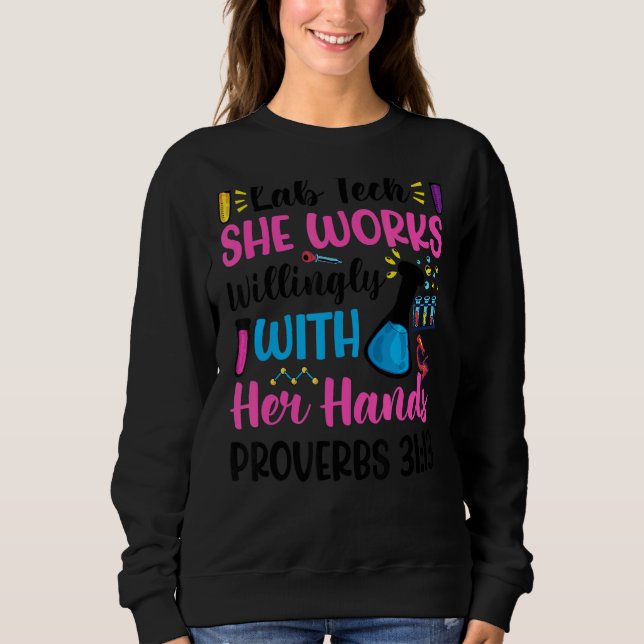 Sie arbeitet bereitwillig mit ihrem Labrador Tech  Sweatshirt (Vorderseite)