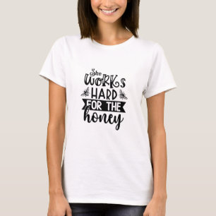 Sie arbeitet hart für das Honig - Biene T-Shirt