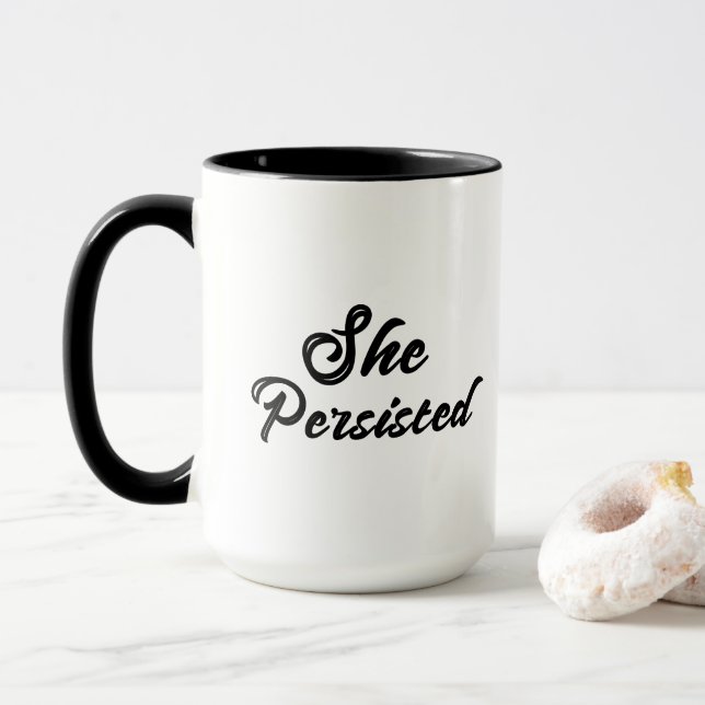 "Sie beharrte" die politische Phrase der Typografi Tasse (Mit Donut)