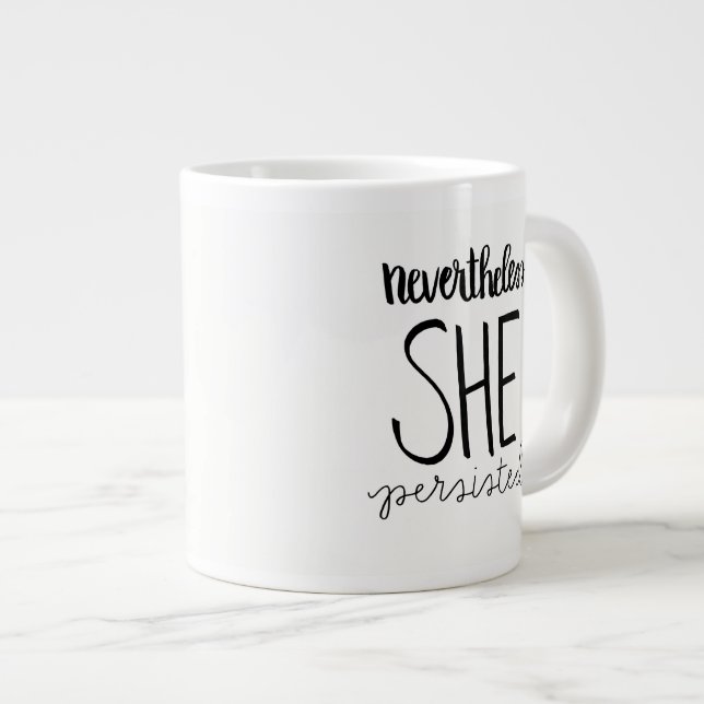 Sie behielt die Jumbo-Tasse bei (Vorderseite Rechts)