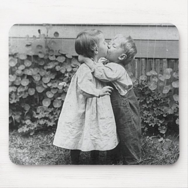 Sie bekommt den Penny, er bekommt den Kuss Mousepad (Vorne)