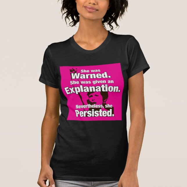 "Sie bestand!" fort T - Shirt (Vorderseite)