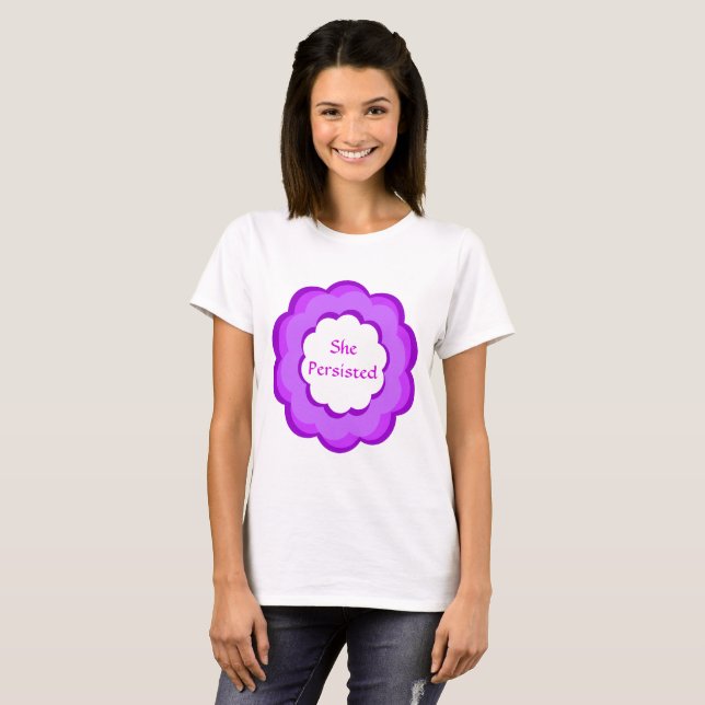 Sie bestand lila fort und rosa Blume widerstehen T-Shirt (Vorne ganz)