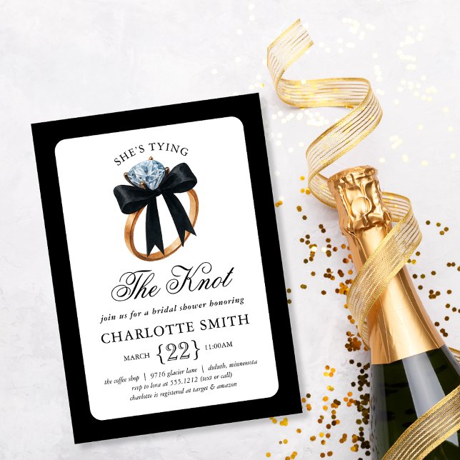 Sie bindet das Brautparty des Knot-Black-Bow-Ringe Einladung (She’s Tying the Knot Black Bow Diamond Engagement Ring Bridal Shower Invitation)
