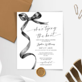 Sie bindet das Brautparty des Knotens Black Bow