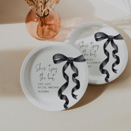 Sie bindet das Brautparty des Knotens Black Bow Pappteller