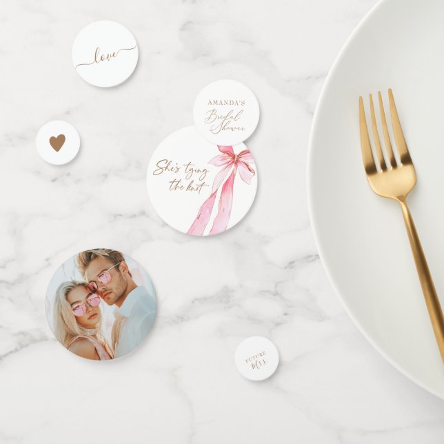 Sie bindet das Brautparty des Knotens Konfetti (Gruppe)