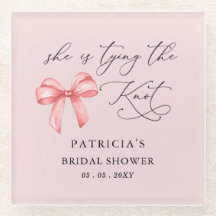 Sie bindet das knochenrosa Brautparty