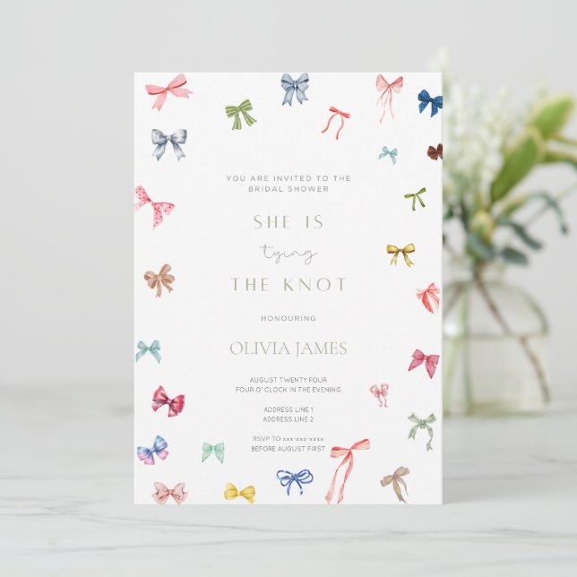 Sie bindet das Knoten-Brautparty Einladung (Stehend Vorderseite)