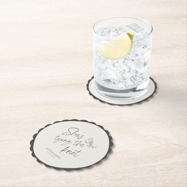 Sie bindet das Knoten-Brautparty Untersetzer (Vor Ort)