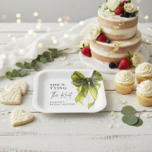 Sie bindet den Knoten Chartreuse-Bogen-Bridal-Show