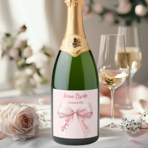 Sie bindet die Rosa-Bug-Mannschaft Bride