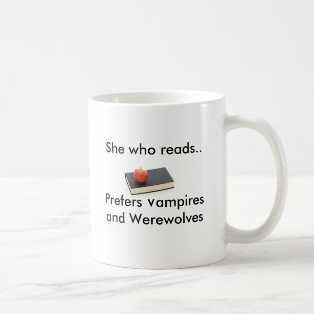 Sie, die. liest. Bevorzugt Vampire und war… Kaffeetasse (Rechts)