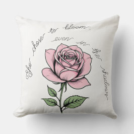 Sie entschied sich, zu blühen, selbst im Schatten Kissen