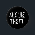 Sie/ER/THEM Pronouns Pride Handschrift Minimal Button<br><div class="desc">Dekorieren Sie Ihr Outfit mit diesem coolen Kunstknopf. Macht ein großartiges Geschenk! Sie können ihn anpassen und auch Text hinzufügen. Karo in meinem Shop für viel mehr Farben und Muster! Lass mir Bescheid,  wenn du auch etwas Gewohntes willst.</div>