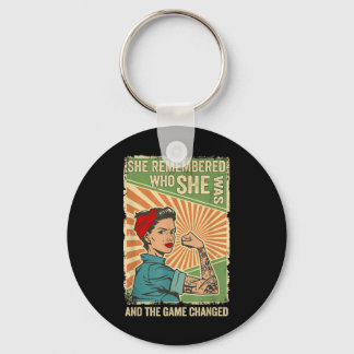 Sie erinnerte sich, wer sie war, und das Spiel ver Schlüsselanhänger