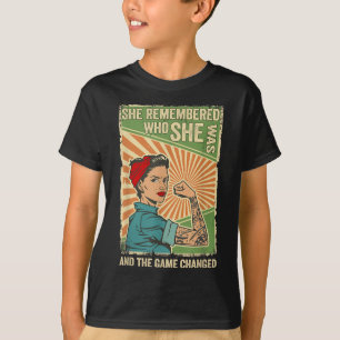 Sie erinnerte sich, wer sie war, und das Spiel ver T-Shirt