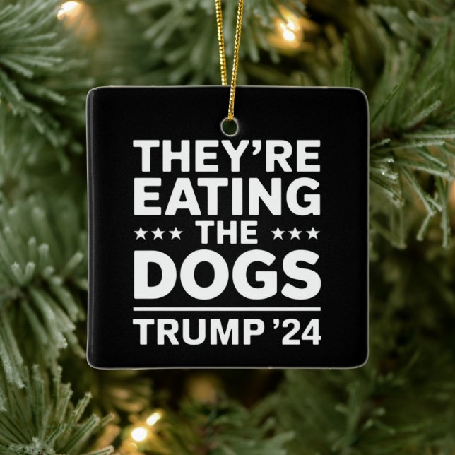 Sie essen die Hunde lustige Debatte Trump Zitat Keramikornament (Baum)
