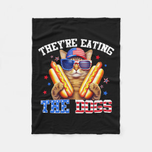 Sie essen die Hunde und Katzen Kamala Trump Deba Fleecedecke