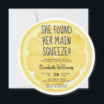 Sie fand ihr Haupt-Squeeze-Summer-Brautparty Einladung<br><div class="desc">Sie fand ihre wichtigste Squeeze Summer Bridal Dusche Einladung</div>