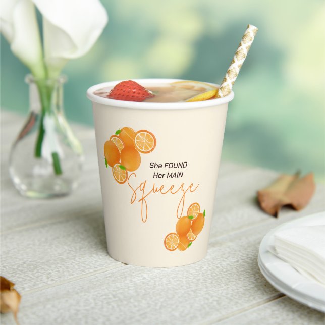 Sie fand ihr Squeeze-Brautparty Pappbecher (In Situ)