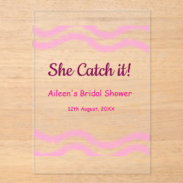 Sie fängt es rosa Spiralfarbenlinien bridal Acryleinladungen