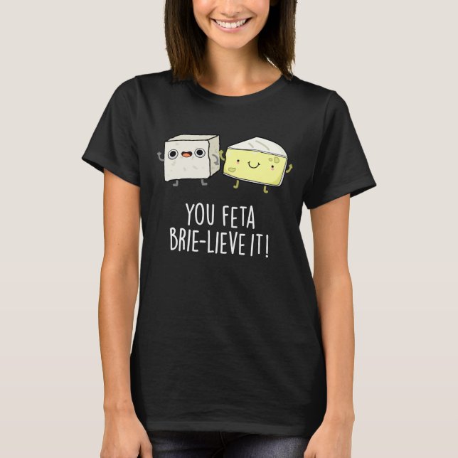 Sie Feta Brie-lieve It Funny Cheese Pun Dark BG T-Shirt (Vorderseite)