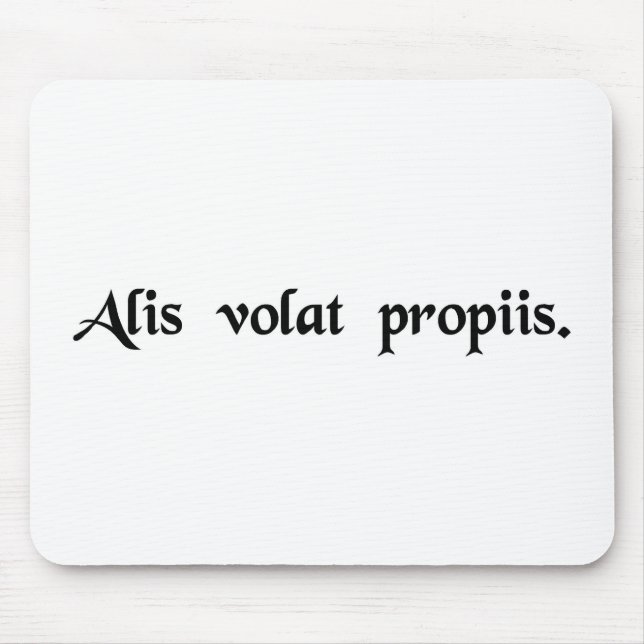 Sie fliegt mit ihren eigenen Flügeln Mousepad (Vorne)