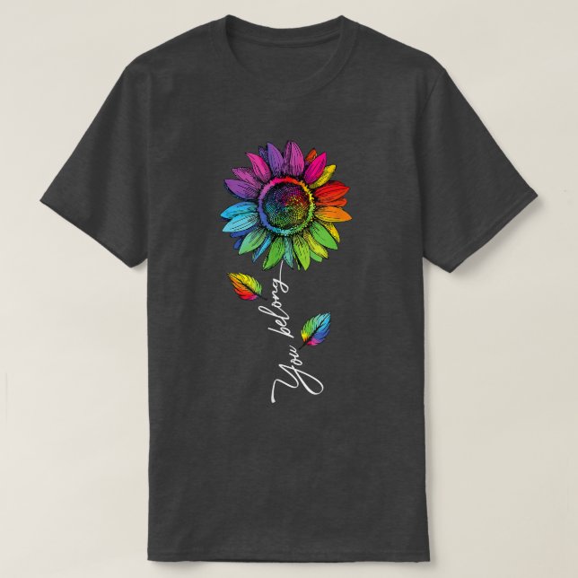 Sie gehören zu LGBTQ+ Rainbow Gay Pride Sonnenblum T-Shirt (Design vorne)
