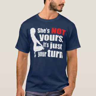 Sie gehört nicht Ihnen, es ist nur Ihre Familien-R T-Shirt