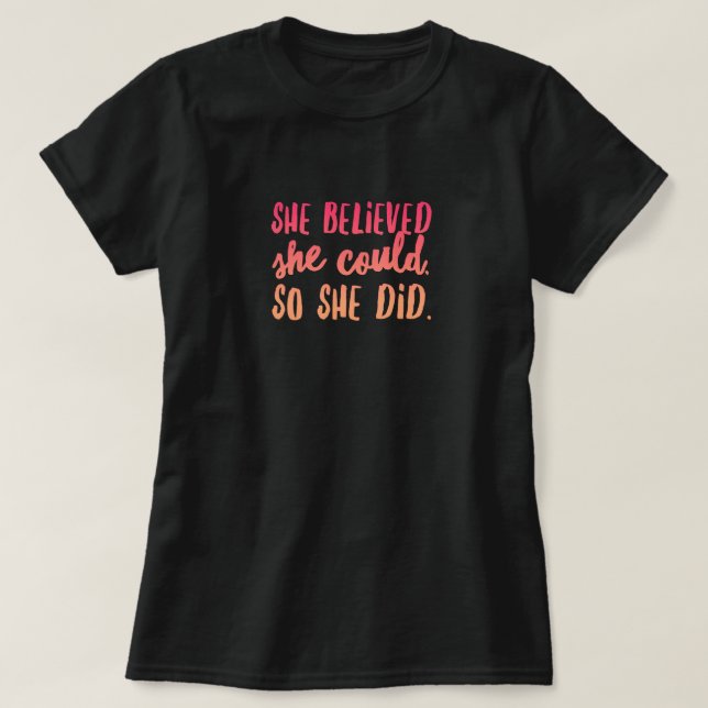 Sie glaubte an den grundlegenden T - Shirt von Fra (Design vorne)