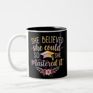 Sie glaubte, sie könnte es, also meisterte sie es  zweifarbige tasse