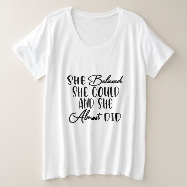 Sie glaubte, sie könnte und sie tat es fast große größe T-Shirt (Design vorne)