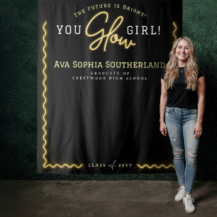 Sie Glow Girl Script Yellow Neon Graduation Party Wandteppich