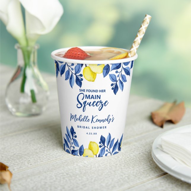 Sie hat ihren Hauptbräutigam-Junggesellinnenabschi Pappbecher (In Situ)