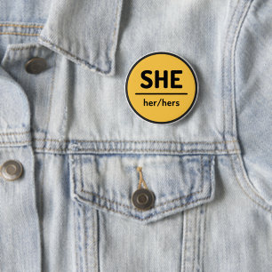 Sie hat ihren Pronoun Button - gelb