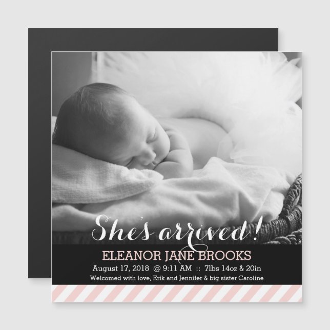 Sie ist angekommen Pink Stripes Baby Ankündigung (Vorne/Hinten)