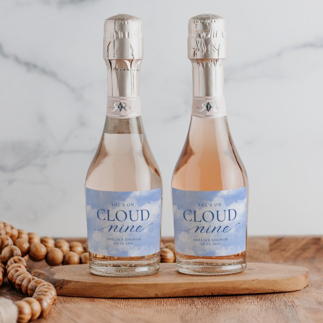 Sie ist auf Cloud Nine Blue Brautparty (Von Creator hochgeladen)