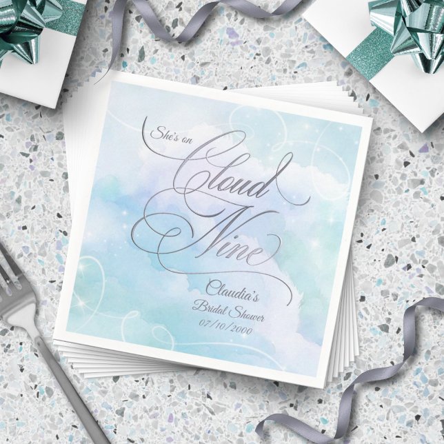 Sie ist auf Cloud Nine Brautparty Serviette (Von Creator hochgeladen)