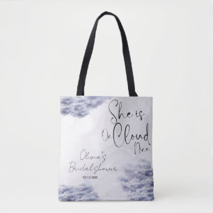Sie ist auf neuner Wolke
