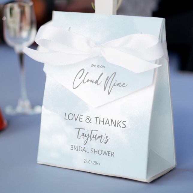 Sie ist auf Wolke neun Brautparty Geschenkschachtel (She is on cloud nine bridal shower favor box)