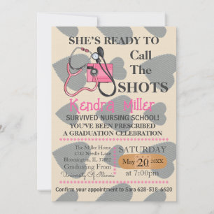 Sie ist bereit, den Shots Nursing Abschluss zu nen Einladung