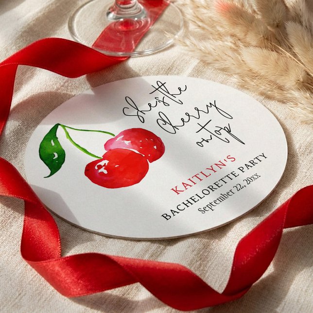 Sie ist die Kirsche auf dem Sahnehäubchen 🍒 Jungg Runder Pappuntersetzer (Von Creator hochgeladen)