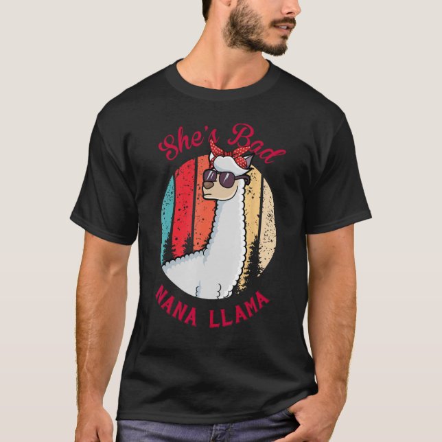 Sie ist ein Bad Nana Llama Mother Day Party T-Shirt (Vorderseite)