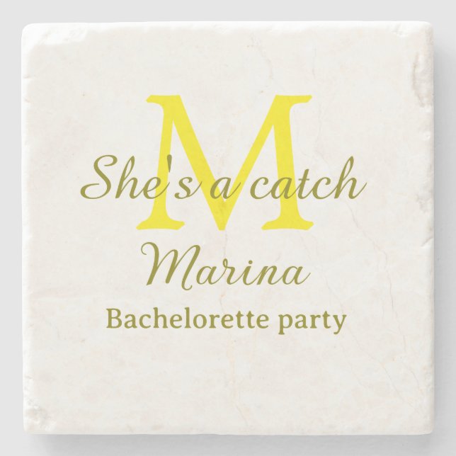 Sie ist ein Fang gelbe Monogramm-Junggesellinnenpa Steinuntersetzer (Vorderseite)
